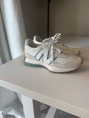 New Balance 327 Sneakers in the “Reflections Vintage Teal” Colorway Woman’s 7.5